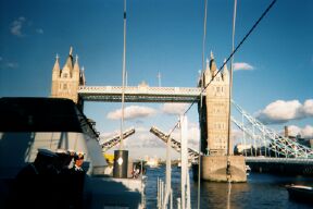 Tower Bridge closing